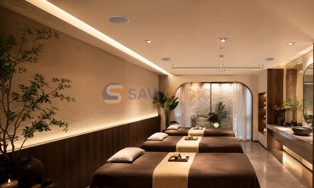 Lắp đặt loa âm trần cho spa với hệ thống âm thanh thẩm mỹ, bố trí gọn gàng trên trần