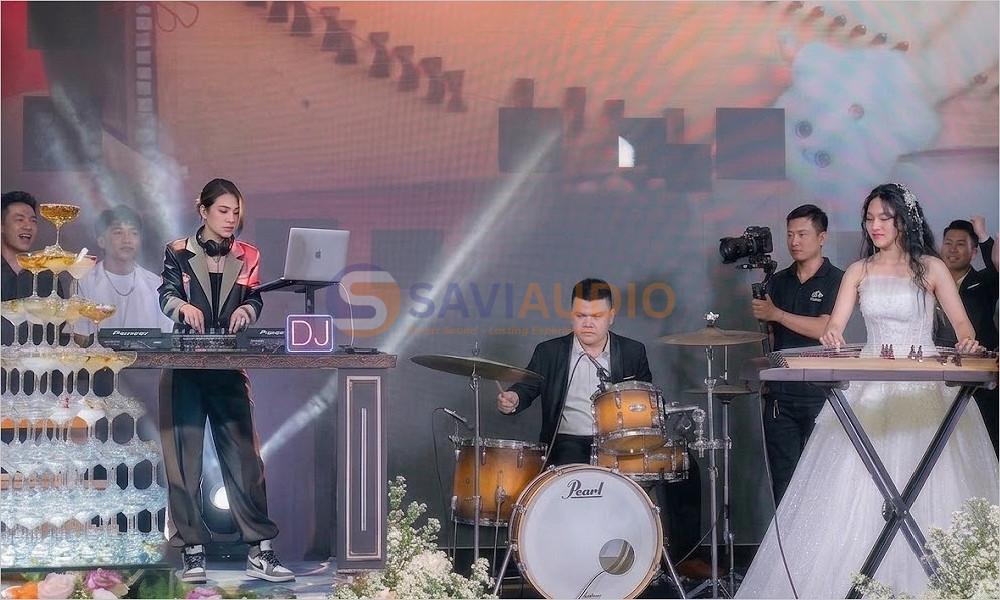 Dàn âm thanh sân khấu đám cưới có ban nhạc hoặc DJ