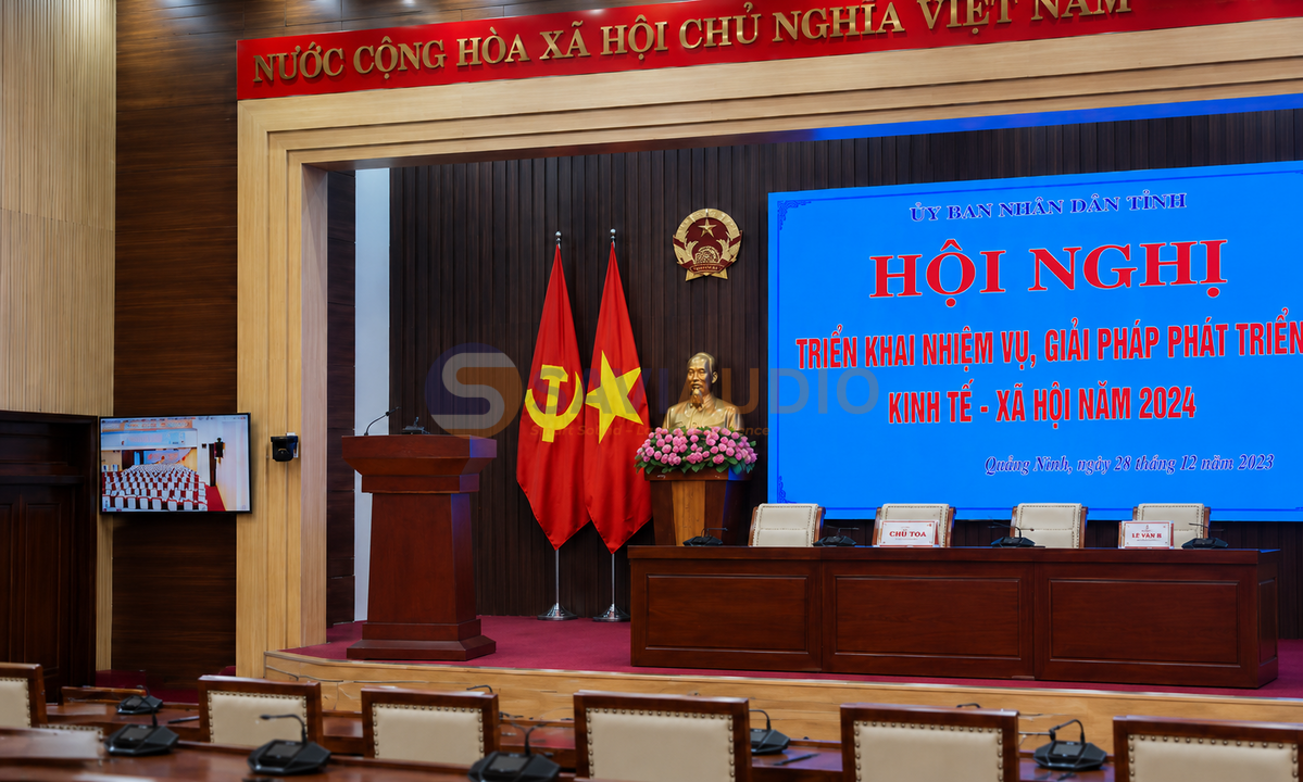 Vị trí cờ Đảng và cờ Tổ quốc trên lễ đài