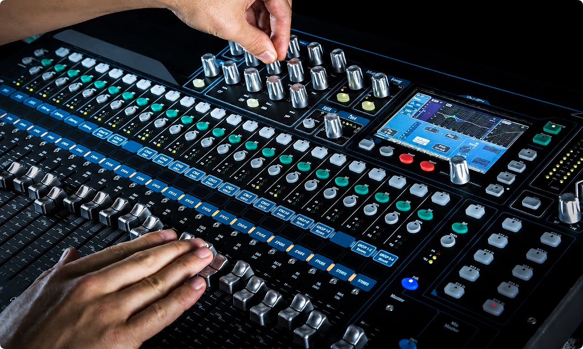 Hệ thống mixer trong dịch vụ cho thuê âm thanh ánh sáng sự kiện